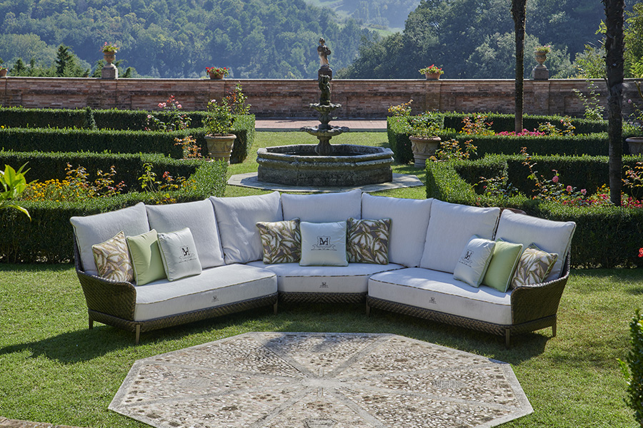 6 Things to consider when choosing a modern outdoor sofa